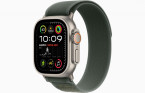 Apple Watch Ultra 2 49 �� Titanium Case, ���������/Green Trail Loop (2024)