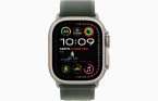 Apple Watch Ultra 2 49 �� Titanium Case, ���������/Green Trail Loop (2024)