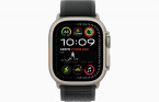 Apple Watch Ultra 2 49 �� Titanium Case, ���������/Black Trail Loop (2024)