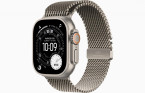 Apple Watch Ultra 3 Natural, Titanium Milanese Loop