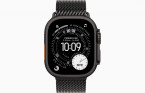 Apple Watch Ultra 3 Black, Titanium Milanese Loop